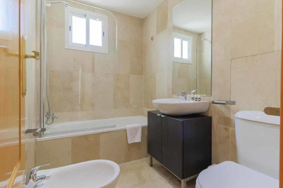 C43 - Family House With Terrace And Shared Pool Villa Benalmadena Luaran gambar